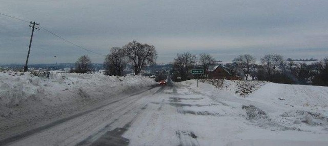 Powiatowy Zespół Zarządzania Kryzysowego w Przeworsku w ramach akcji "Zima 2010/2011&#8221; już wyznaczył pierwsze noclegownie dla kierowców którzy utknęli w śnieżnych zaspach.