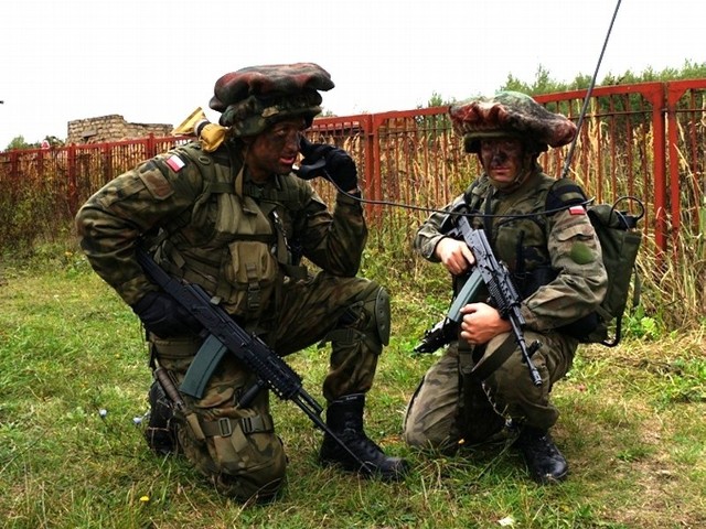 Żołnierze z Międzyrzecza przygotowywali się do manewrów w czasie zajęć poligonowych.