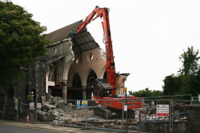 Rozbiórka kościoła św. Michała, Devonport, Plymouth, Wielka Brytania