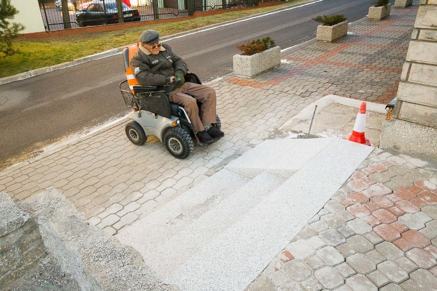 Mam tu wjechać jednym kółkiem? - pyta Władysław Kazberuk....