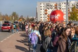 Gigantyczne tłumy na Targach Książki w Krakowie. Trzeba było odstać swoje, żeby spotkać literackie gwiazdy 