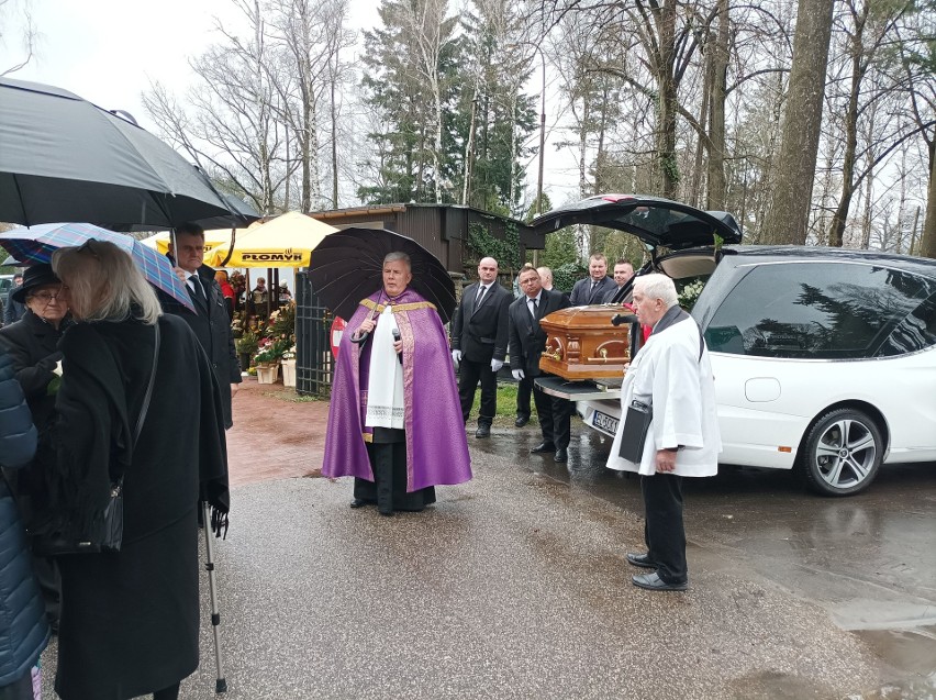 Pogrzeb Piotra Wesołowskiego na cmentarzu komunalnym na...