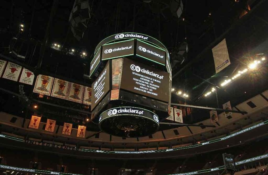 Zdjęcia z podpisania umowy Chicago Bulls z Cinkciarz.pl...