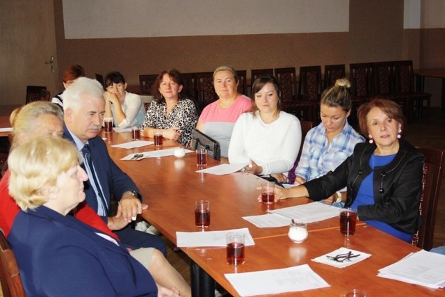 Kierunki działania zostały wypracowane podczas konsultacji społecznych we wszystkich dziesięciu gminach zrzeszonych w LGD „Ziemia Wieluńsko-Sieradzka”. Na zdjęciu spotkanie w Ostrówku