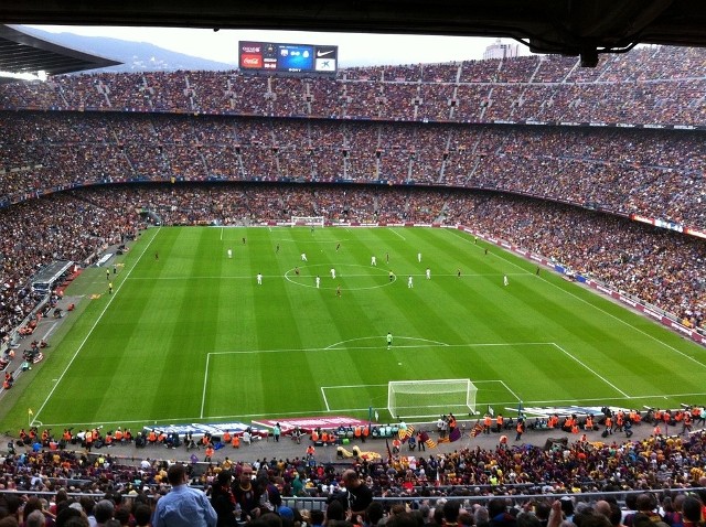 Barcelona - Real na żywo. Transmisja w telewizji i internecie. Gdzie oglądać mecz Pucharu Króla w TV? [LIVE, ONLINE]
