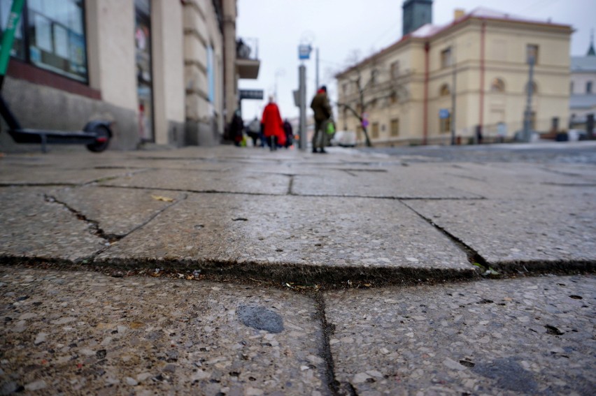 Szykują się zmiany na Lubartowskiej. Plan minimum to przebudowa chodnika, maksimum - zawężenie jezdni