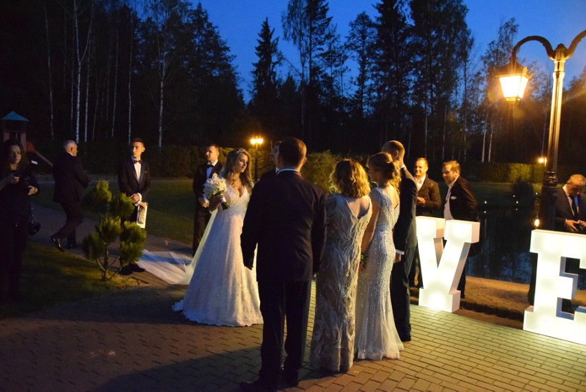 Ślub Daniela Martyniuka. Zenek Martyniuk zaśpiewał z żoną na weselu swojego syna. Zobaczcie nagranie [wideo youtube]