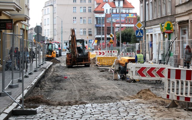 Rozpoczęły się przebudowy dwóch ulic, które miały tragiczne nawierzchnie: Rapackiego (między ul. Królewską a Moniuszki) i Sienkiewicza (od Mickiewicza do Curie-Skłodowskiej). W związku z remontami zmieniona jest organizacja ruchu w centrum Grudziądza.