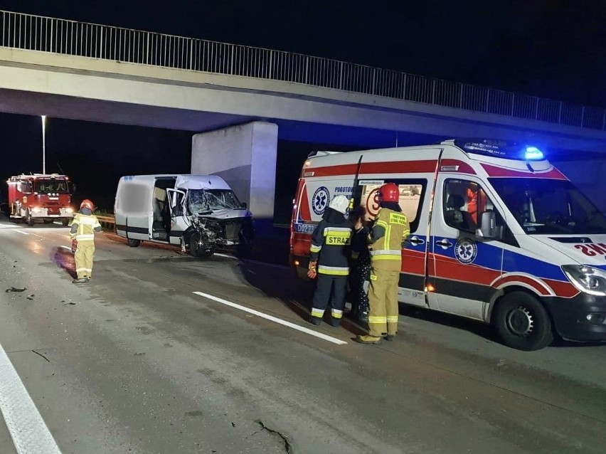 Nocny wypadek na autostradzie A4 w kierunku Wrocławia. Trzy osoby ranne