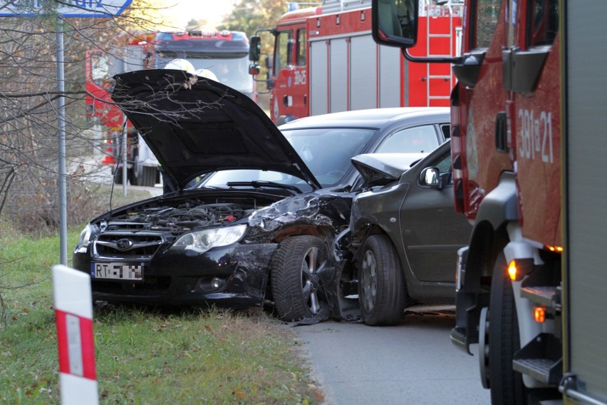 Wypadek w Tarnobrzegu. Zderzyły się dwa samochody [ZDJĘCIA] 