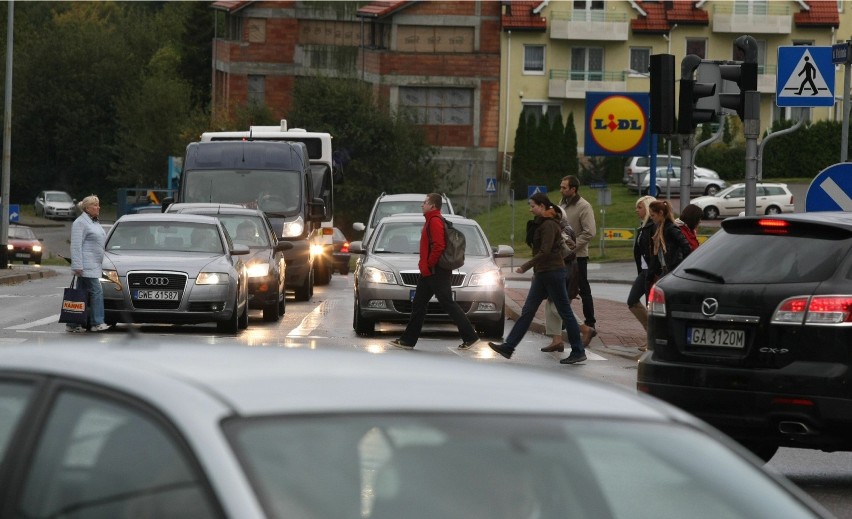 Gdynia chce faworyzować transport zbiorowy i przedłuża buspas na Witominie. Do kiedy prace? Co to oznacza dla mieszkańców?