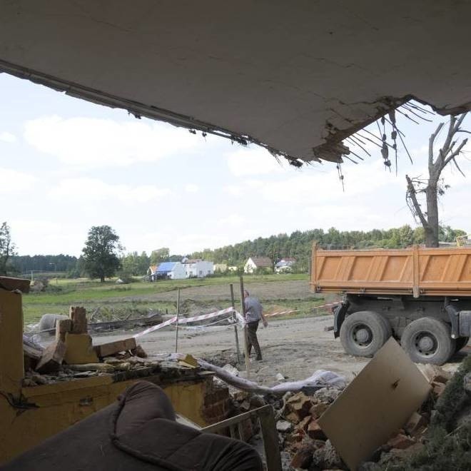 Balcarzowice - sprzątanie szkód po przejściu tornada.