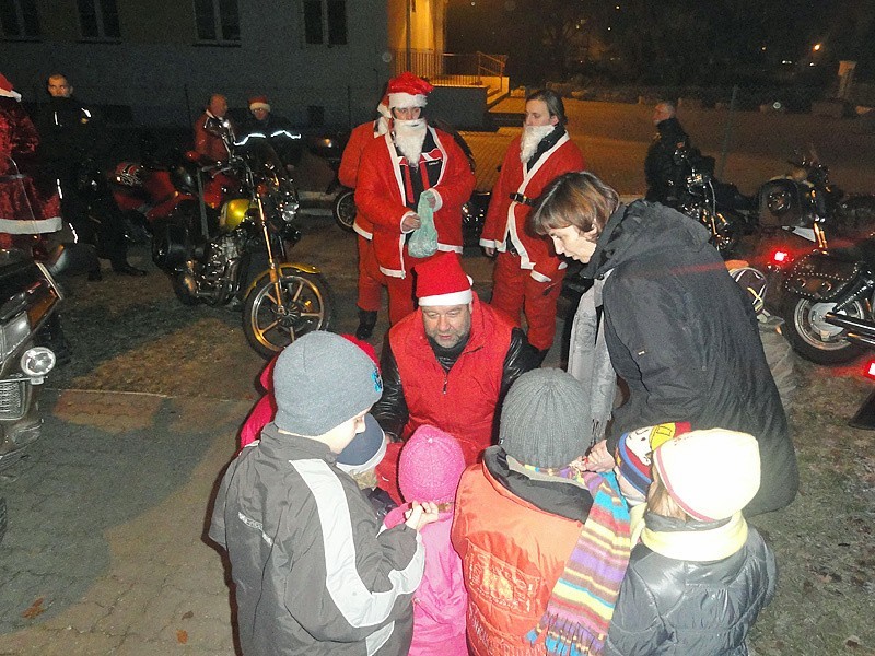 Grudziądzcy motocykliści wcielili się w Św Mikołajów
