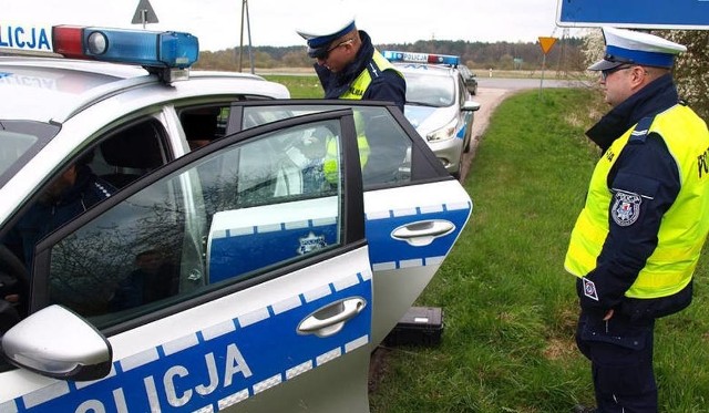 W trakcie pierwszego weekendu ferii zimowych policjanci z drogówki zmobilizowali siły, aby zadbać o bezpieczeństwo wszystkich uczestników dróg.