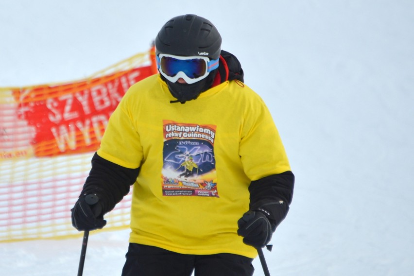 Ustanawianie rekordu Guinessa w jeździe na nartach w Krajnie [WIDEO, ZDJĘCIA]