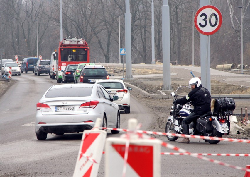 Przebudowa Krochmalnej z Diamentową. W końcu mniej kłopotów z przejazdem (ZDJĘCIA)