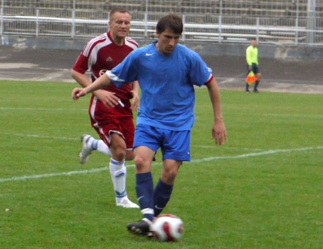 Jesienią Michał Sodel (w niebieskim), grając w barwach UKS SMS Łódź strzelił bramkę Broni. Wiosną być może reprezentować będzie radomski klub