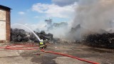 Pożar składowiska odpadów w Dąbrowie - dogaszanie może potrwać nawet do środy