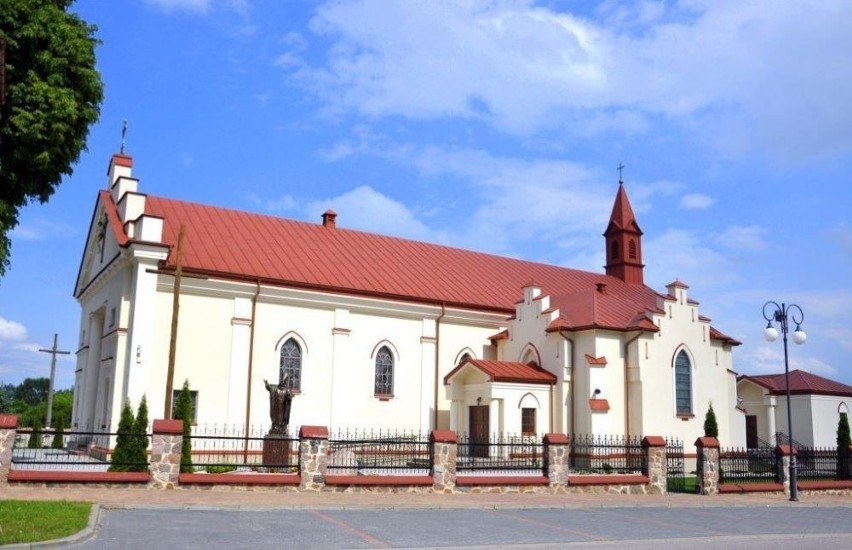 W Kolnie, w parafii Św. Anny został ustawiony i poświęcony krzyż pandemiczny (zdjęcia) 