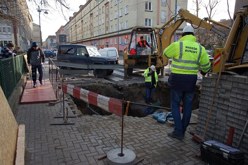 Wrocław: Brak wody i zimne kaloryfery w centrum. Kumulacja awarii (ZDJĘCIA)