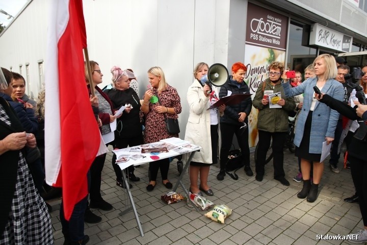 Antycovidowcy protestowali w Stalowej Woli. „Marsz o Wolność” przeciwko obostrzeniom związanym z epidemia koronawirusa [ZDJĘCIA]