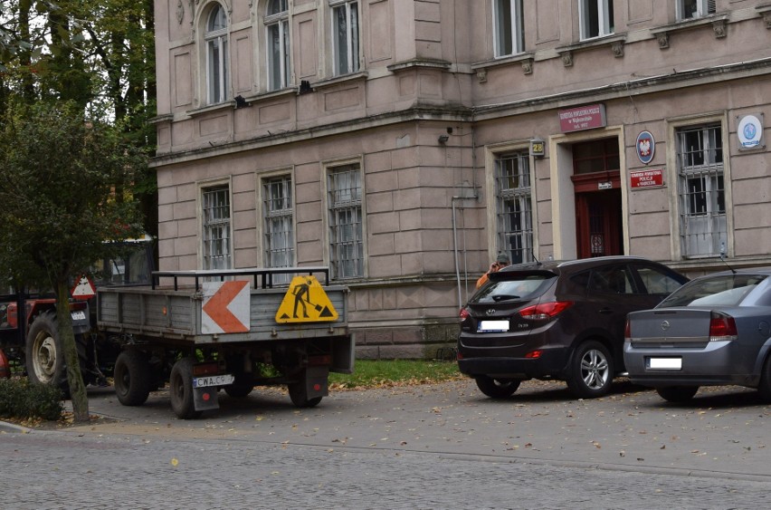 W środę funkcjonariusze przewozili swoje sprzęty. Do nowej...