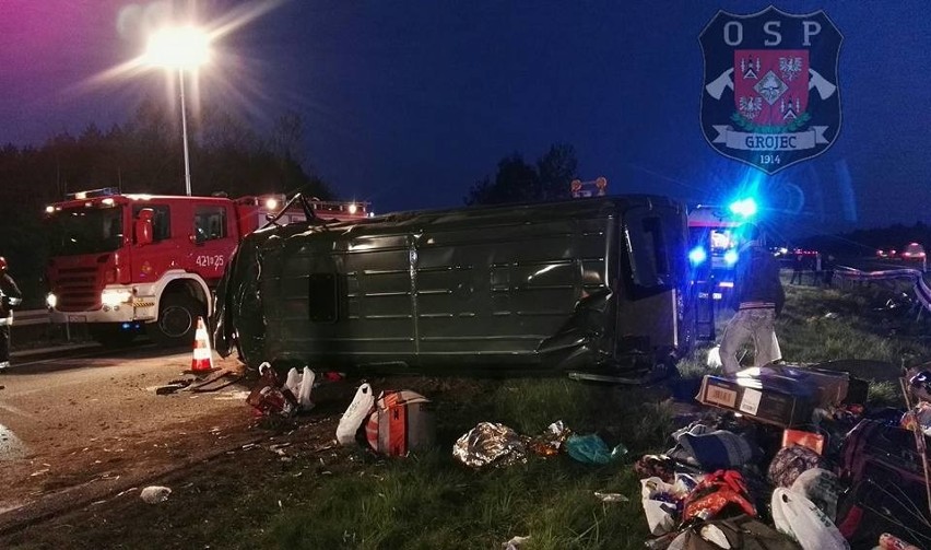 Wypadek ukraińskiego busa i osobówki na autostradzie A4 przy węźle Rudno. Ranni helikopterem zostali przetransportowani do szpitali