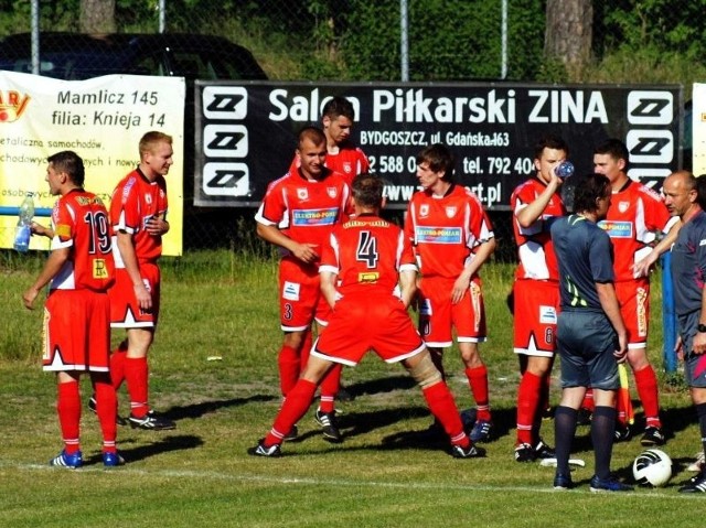 pod wodzą Macieja Szłyka walczył do końca o utrzymanie się w czwartej lidze. Nie udało się.