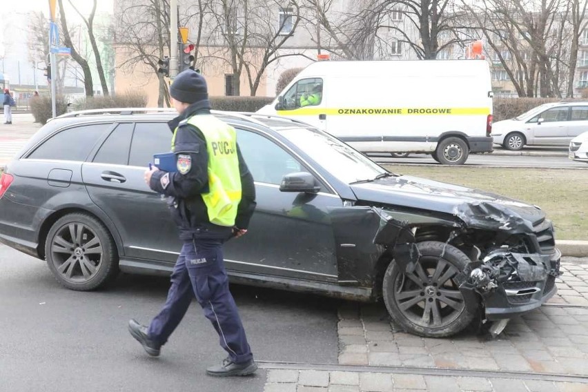 Wypadek na Grabiszyńskiej. Obaj mieli zielone światło