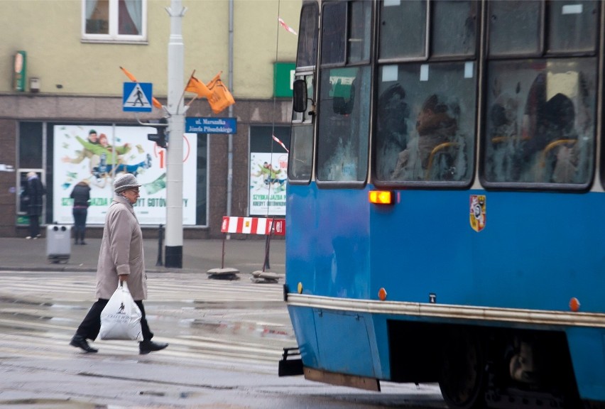 Zmora kierowców i motorniczych - przyznają oni sami. Często...