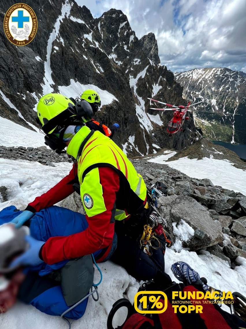 Tatry. Mężczyzna spadł podchodząc na Rysy. Przeleciał 300 metrów. Ma poważne urazy 