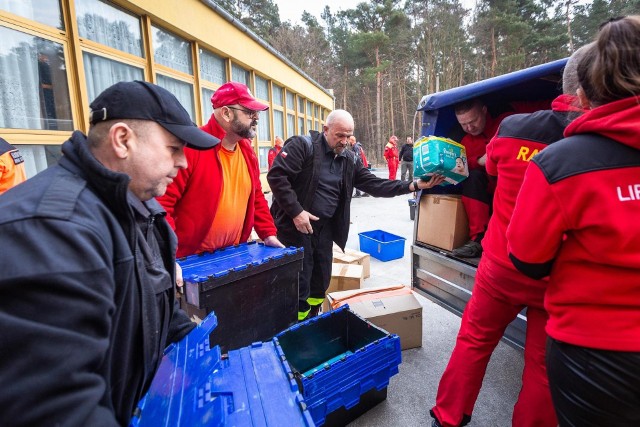 Pakowanie darów, które 16 marca pojechały do obwodu Chmielnickiego
