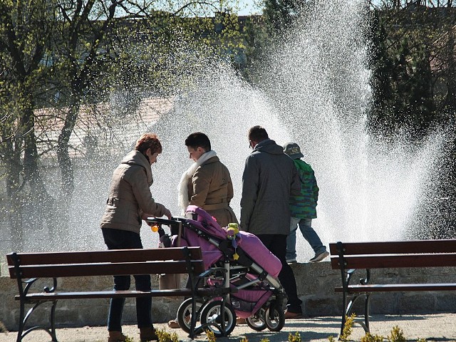 Wiosna w grudziądzkim Parku MiejskimUruchomiono fontannę