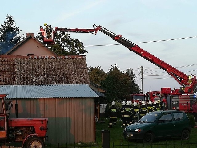 W niedzielę późnym popołudniem w jednym z domów w miejscowości Kamienna Góra (gm. Czaplinek) doszło do pożaru sadzy w przewodzie kominowym.