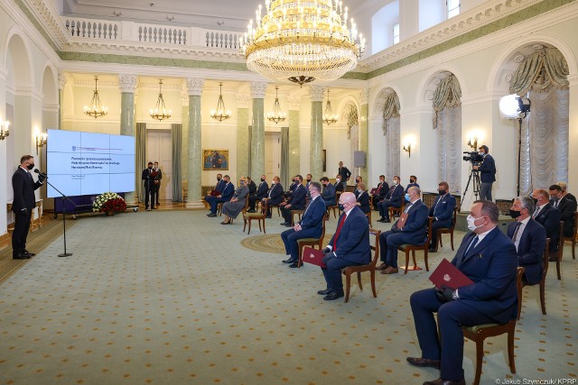 Po uroczystości powołania odbyło się pierwsze inauguracyjne posiedzenie Rady ds. Samorządu Terytorialnego.