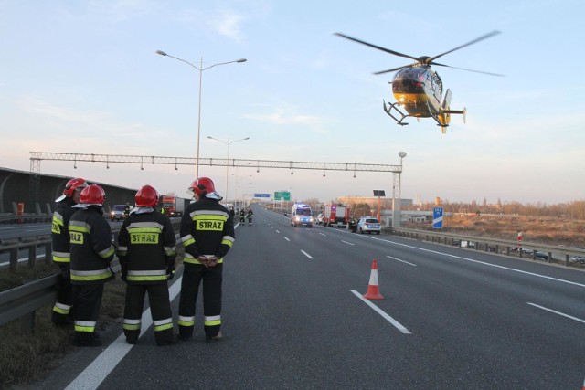 Wypadek na autostradzie A1 w Łodzi miał miejsce około godz. 9.30, między węzłami Łódź Wschód i Brzeziny, na pasie wiodącym w kierunku Gdańska. Doszło tam do zderzenia trzech samochodów osobowych.