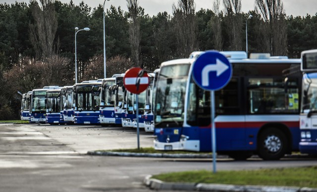 Kobieta uważa, że jej wnuczka i ona są poszkodowane przez MZK. Zdjęcie ilustracyjne.