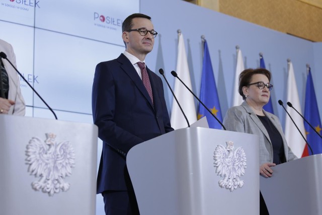 "Posiłek w szkole i w domu" - konferencja prasowa premiera Morawieckiego, minister Rafalskiej oraz minister Zalewskiej.