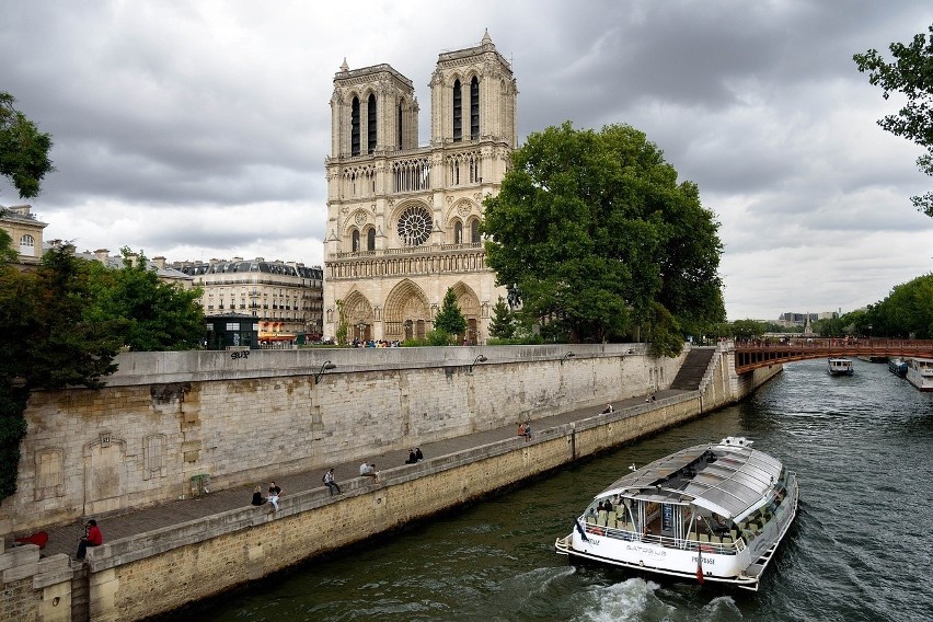 Katedra Notre-Dame. Historia najważniejszego zabytku Paryża