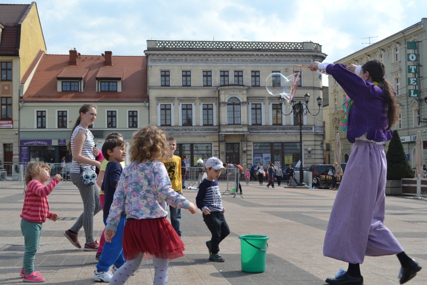 Rynek w Rybniku stał się sceną dla aktorów