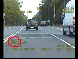 Piraci drogowi w Toruniu i okolicach. Codziennie dwóch kierowców traci prawo jazdy! Zobacz, co robią na drogach! [WIDEO]