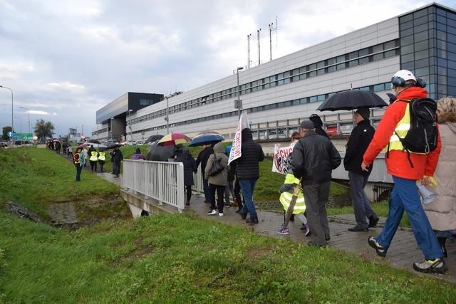 Lotnisko chce mieć nowy pas, mieszkańcy protestują [WIDEO]