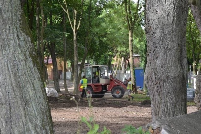 Przeprowadzone niedawno badania potwierdziły, że na byłym cmentarzu ewangelickim - a  obecnym parku rozrywki w Skarszewach - spoczywa ponad tysiąc osób.