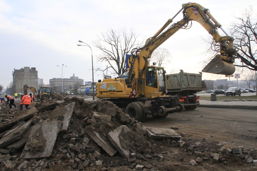 Remont ulicy Dąbrowskiego w Łodzi. Skończą prace przed terminem? [ZDJĘCIA]