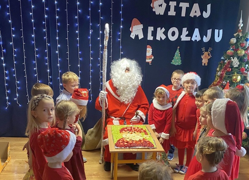 Święty Mikołaj z wizytą u przedszkolaków w Łysakowie