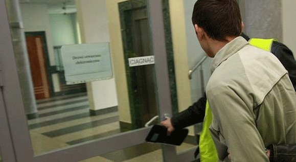 Policja wypuściła kolegę 21-latka, który spowodował śmiertelny wypadek w Darłowie.