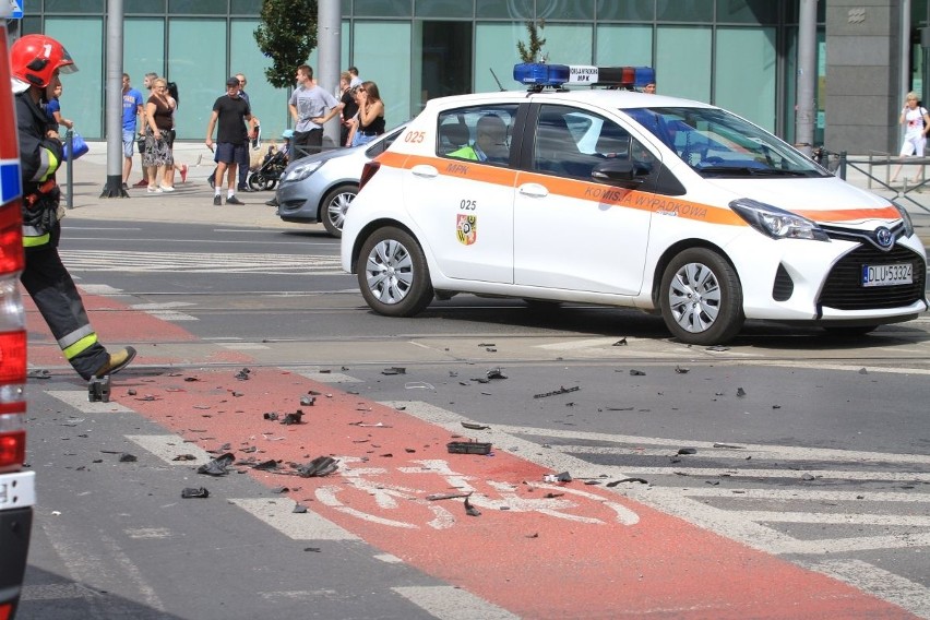 Wypadek przy Wroclavii. Osiem osób rannych, w tym dwie ciężko