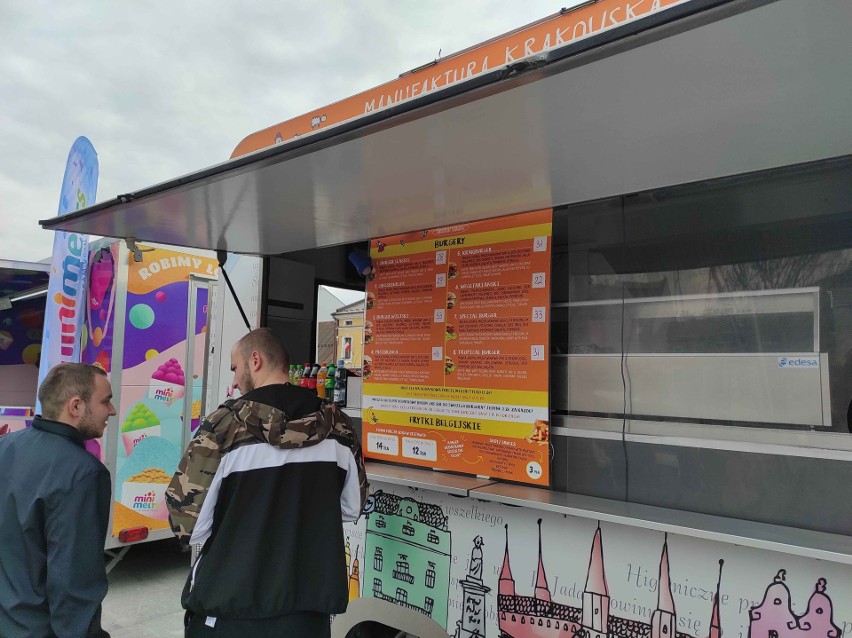 Smaczna majówka w Nowy Targu. To za sprawą Food Truck Festival, który odbył się na Rynku [ZDJĘCIA]