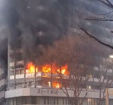 Ogromny pożar wieżowca w Japonii. Są ranni - WIDEO