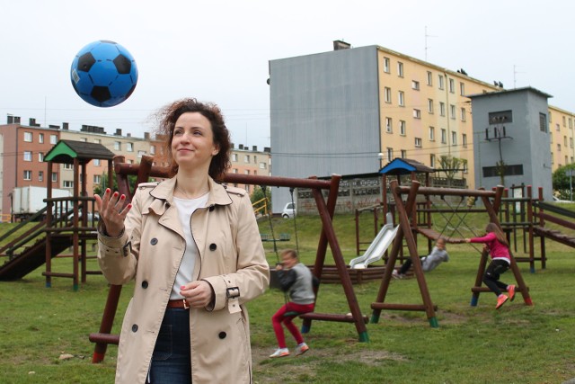 - Wychowawca podwórkowy zacznie u nas pracę od czerwca - mówi Alina Tomaszewska z OPS-u w Zdzieszowicach. - Zaopiekuje się dziećmi po lekcjach, organizując dla nich gry i zabawy.